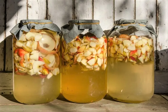 Home-made apple cider vinegar